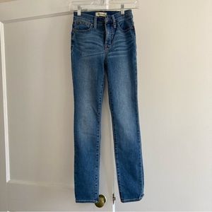 Madewell 10" High-Rise Roadtripper Authentic Jeans in Vinton Wash size 23